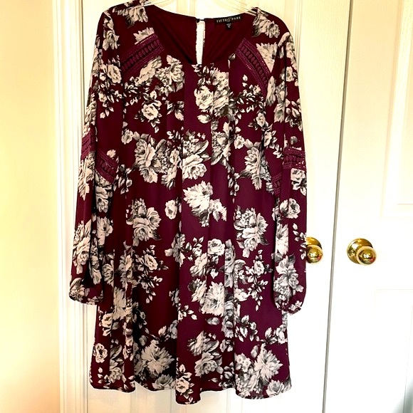 Fifth & Park Aline Dress, Burgundy dress with beautiful white design Siz… - Picture 1 of 12